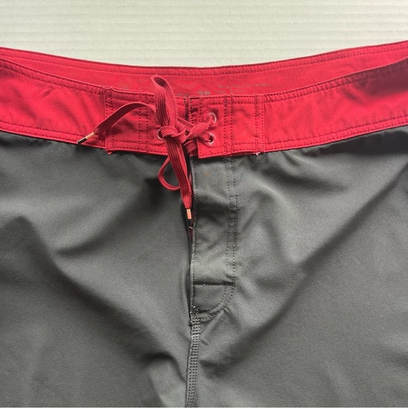 RVCA Men's Classic Length 20" Eastern Board Shorts Swim Trunks Black N Red SZ 38 - Picture 4 of 10